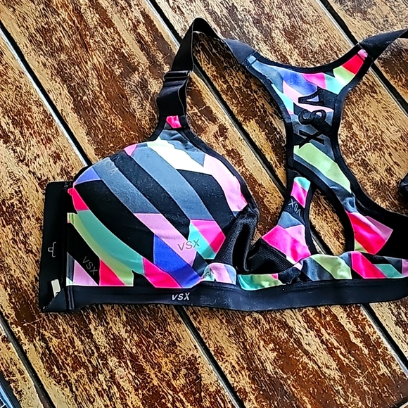 Victoria Secret Sport, Bra's 32 DD - Picture 3 of 13